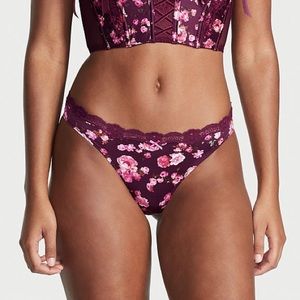 Victoria’s Secret VS DREAM ANGELS
Lace Trim Thong VS Panty